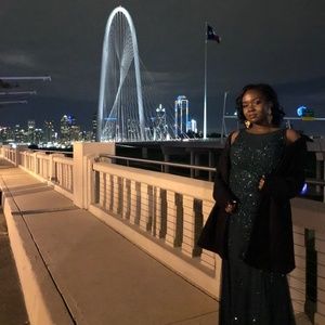 Meet your Posher, Danielle